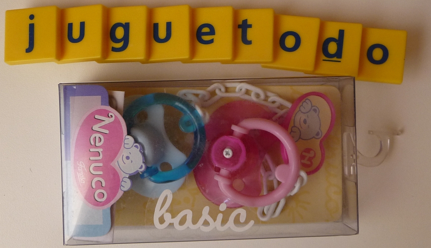 Nenuco - Accesorios : 2 Chupetes: azul y rosa (Famosa 4687))